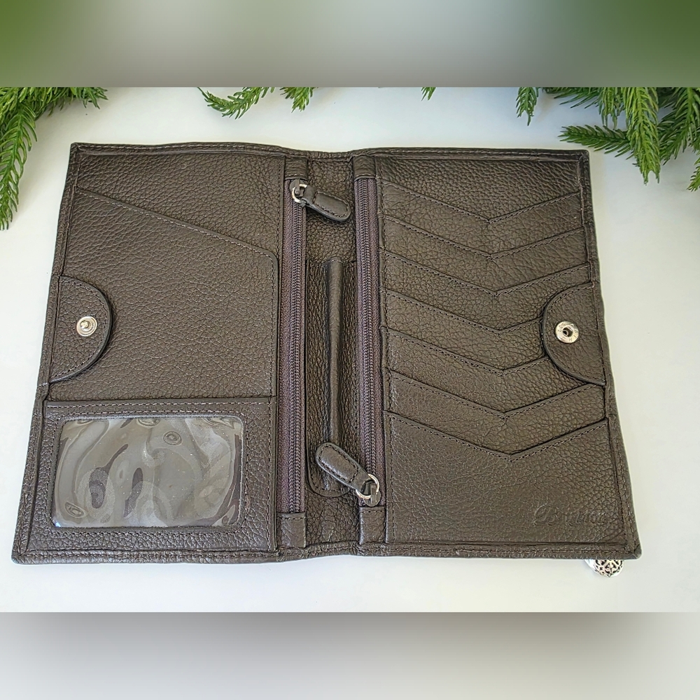 Brighton Ferrara Folio Wallet Pebbled Gray Leather Medallion Accent- Like New - Picture 7 of 13